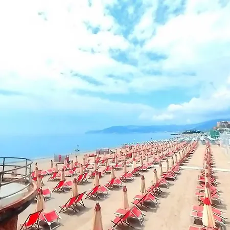 Tra Centro E Mare - Intero Con Parcheggio Apartmán *