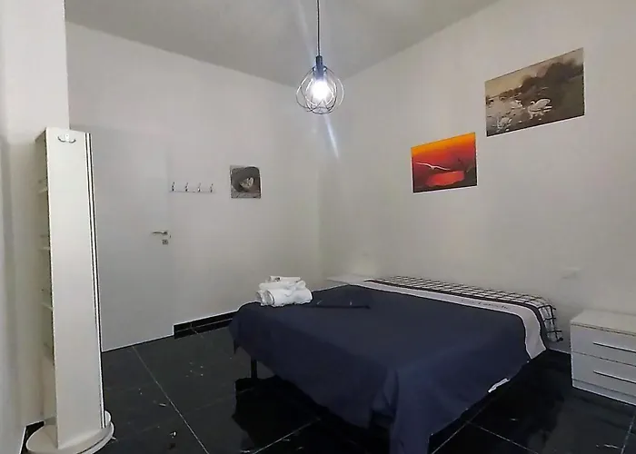 Tra Centro E Mare - Intero Con Parcheggio Appartement Savona