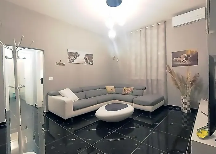 Tra Centro E Mare - Intero Con Parcheggio