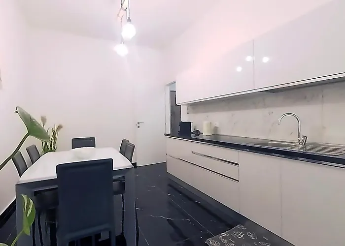 Tra Centro E Mare - Intero Con Parcheggio * Savona